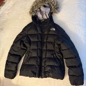 The North Face 550 Girls Black Down Jacket with Faux Fur Hood